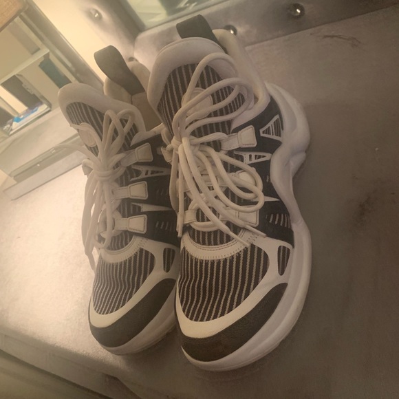 Louis Vuitton sneakers - Picture 1 of 5